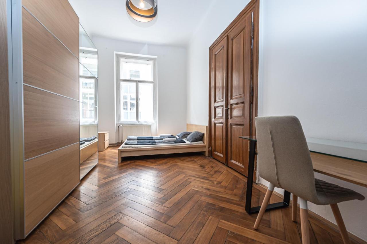 New Town Central Apartment Prag Exteriör bild