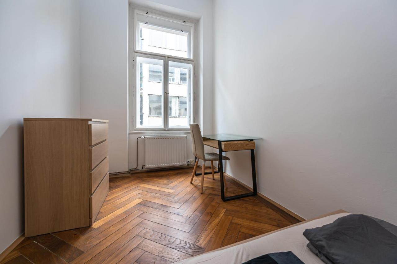 New Town Central Apartment Prag Exteriör bild
